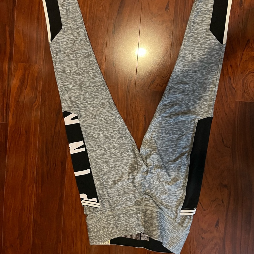 Pink size small gray ultimate legging with pockets